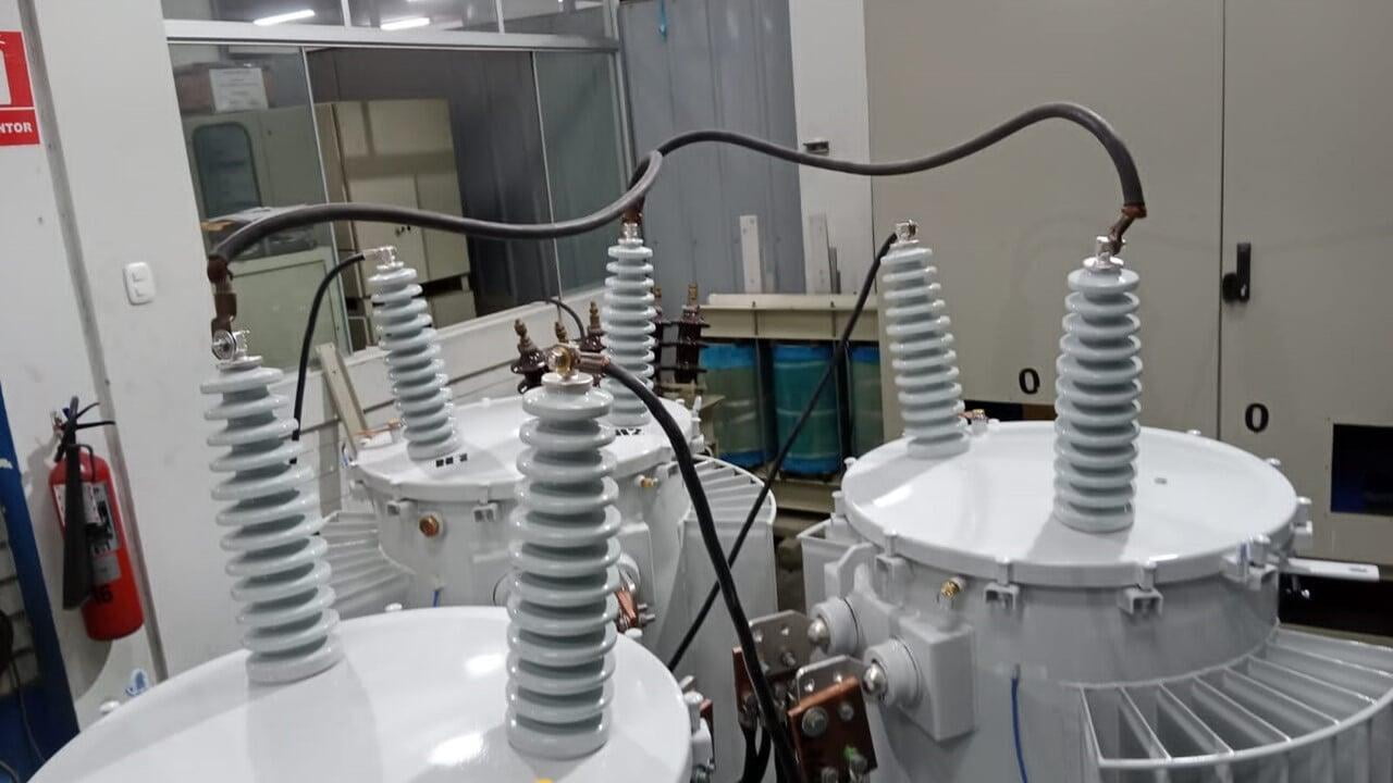 Single phased power transformers.